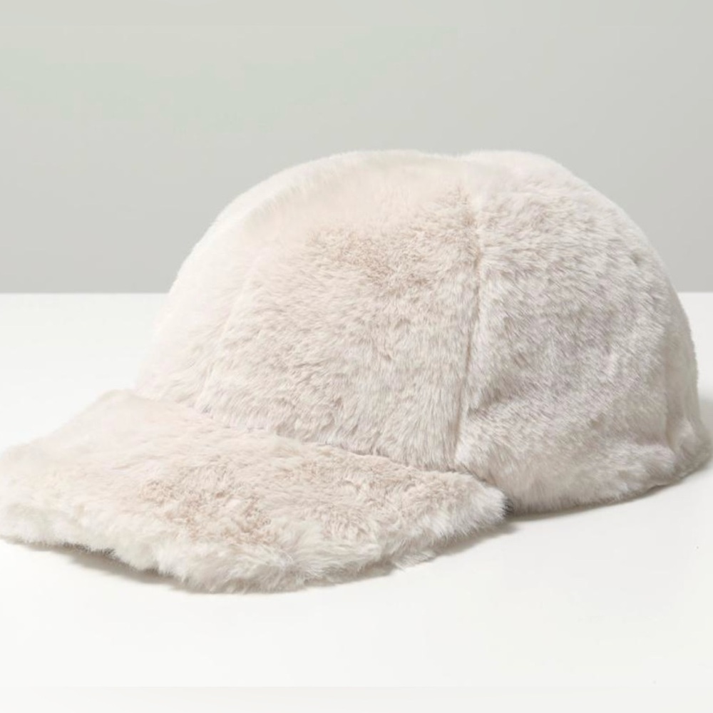 STELLA McCARTNEY IVORY FAUX FUR CAP, FEATURES CURVED PEAK, AN ADUSTIBLE STRAP - Picture 12 of 16